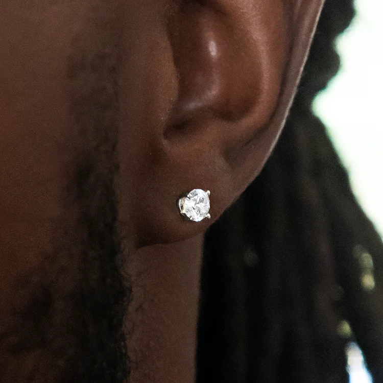 10K Round Cut Stud Earrings 6mm 【Diamond】