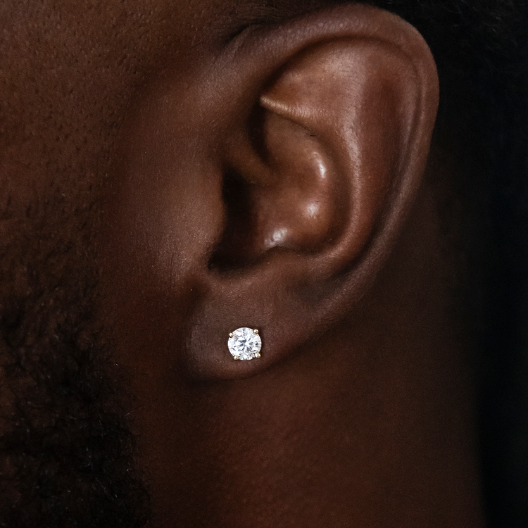 10K Round Cut Stud Earrings 6mm 【Diamond】