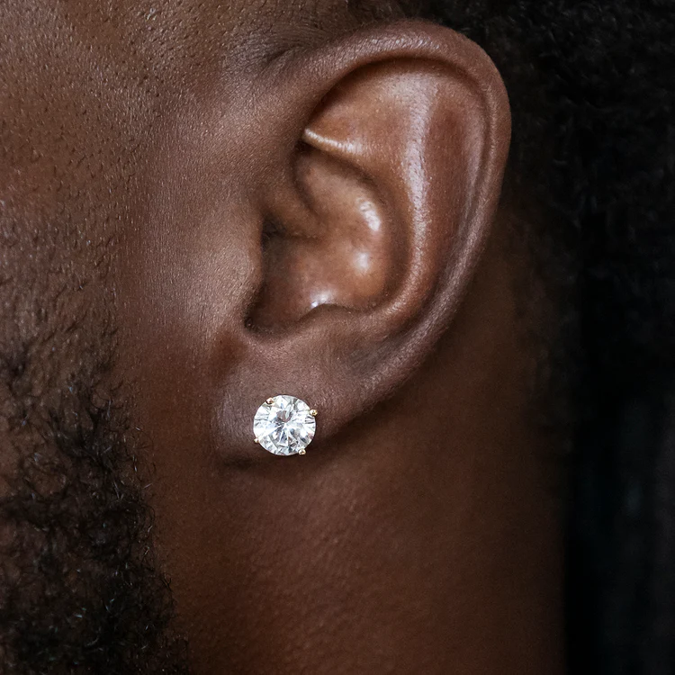10K Round Cut Stud Earrings 7mm 【Diamond】